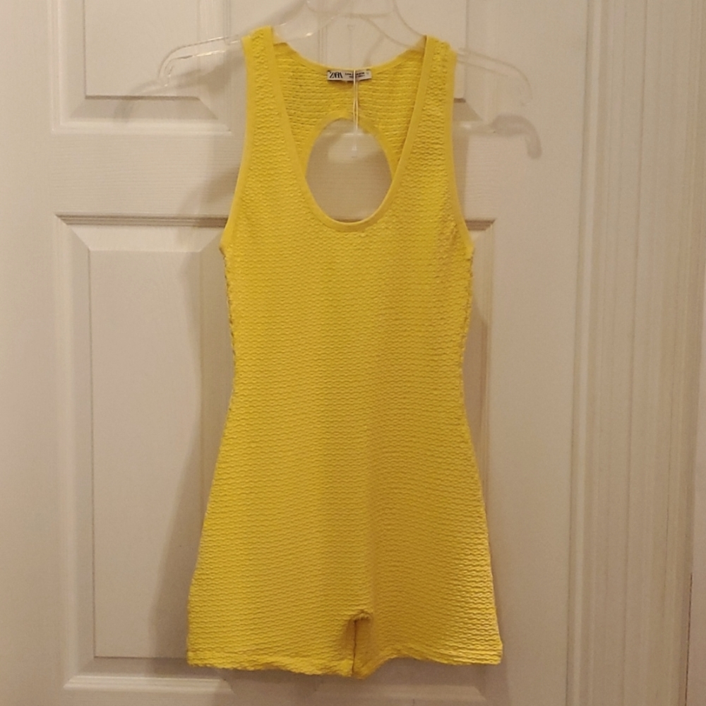 🚩SOLD🚩NWT Zara Women's Medium Yellow Cutout Textured Jumpsuit Romper - Picture 1 of 2